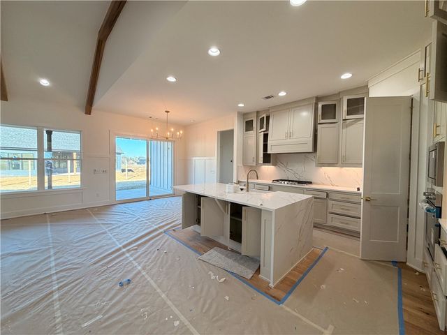 6104 S 40th Place, Rogers, AR 72758