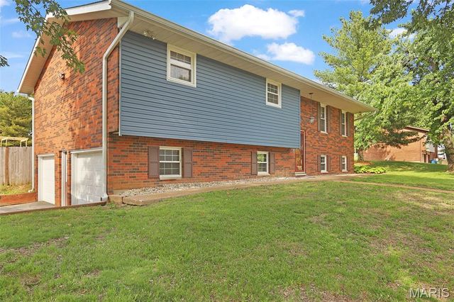921 Borri Drive, Maryville, IL 62062