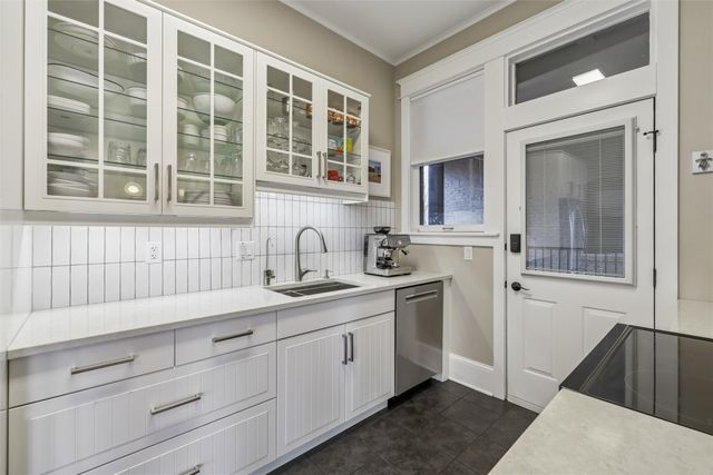 1503 Pleasant Street 5, Des Moines, IA 50314