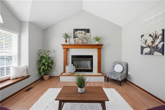 1488 NW Foxboro Road, Blue Springs, MO 64015