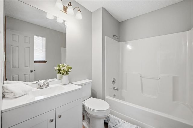 1488 NW Foxboro Road, Blue Springs, MO 64015