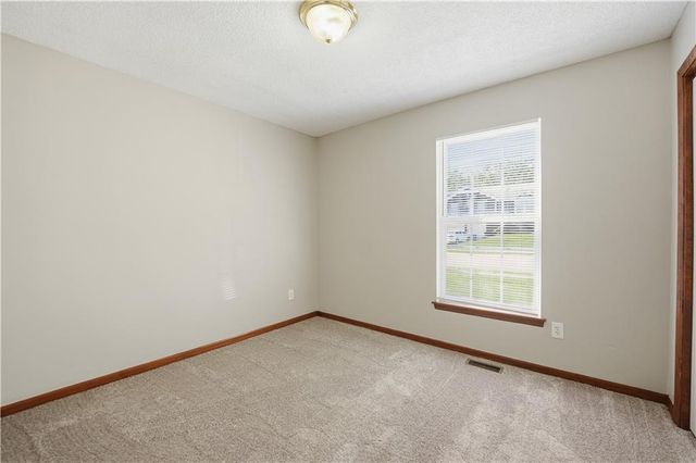 1488 NW Foxboro Road, Blue Springs, MO 64015