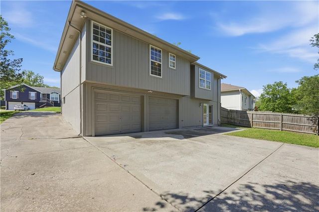 1488 NW Foxboro Road, Blue Springs, MO 64015