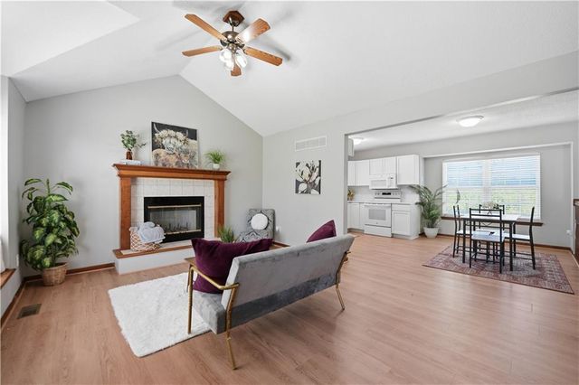 1488 NW Foxboro Road, Blue Springs, MO 64015