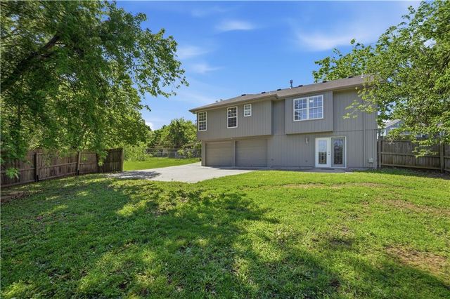 1488 NW Foxboro Road, Blue Springs, MO 64015