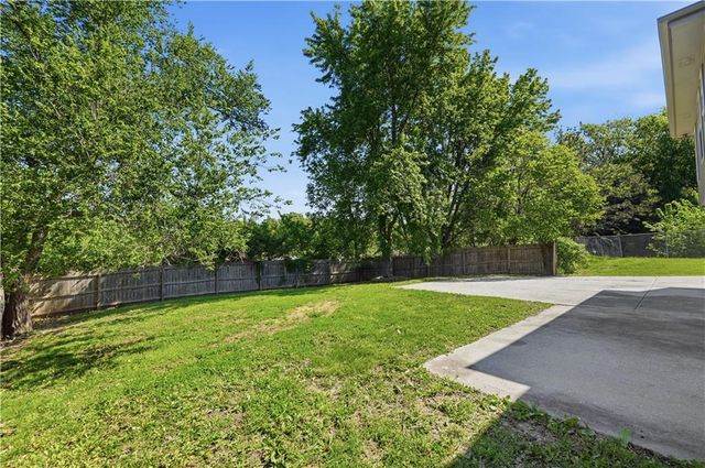 1488 NW Foxboro Road, Blue Springs, MO 64015