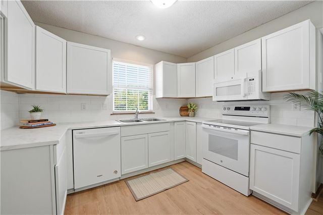 1488 NW Foxboro Road, Blue Springs, MO 64015