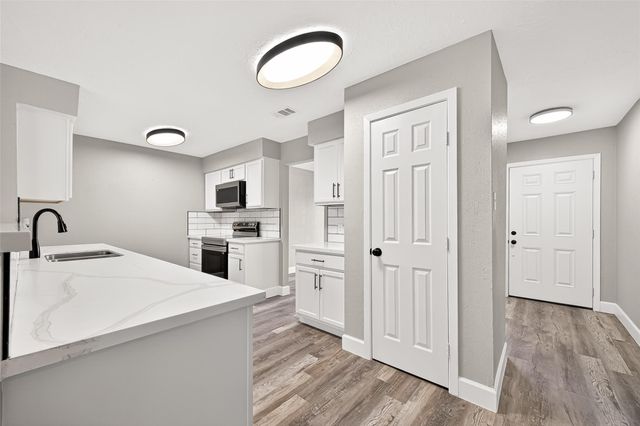 6407 Bazel Brook Drive, Houston, TX 77489