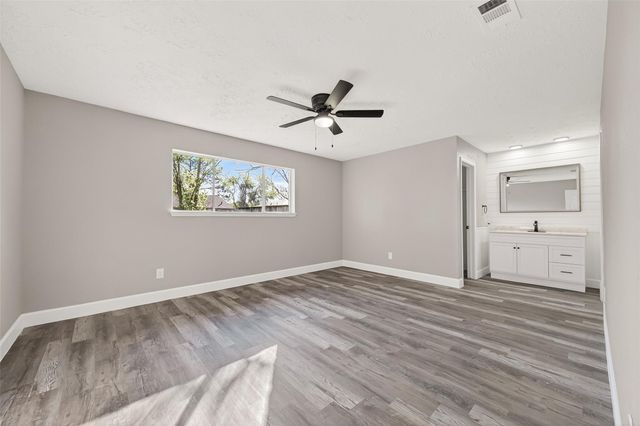 6407 Bazel Brook Drive, Houston, TX 77489