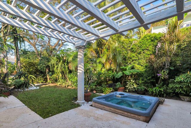 234 Shelter Lane, Jupiter Inlet Colony, FL 33469