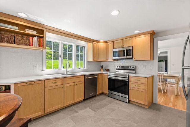 1 Burnham Rd, Wenham, MA 01984