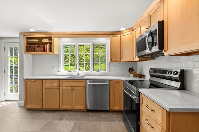 1 Burnham Rd, Wenham, MA 01984