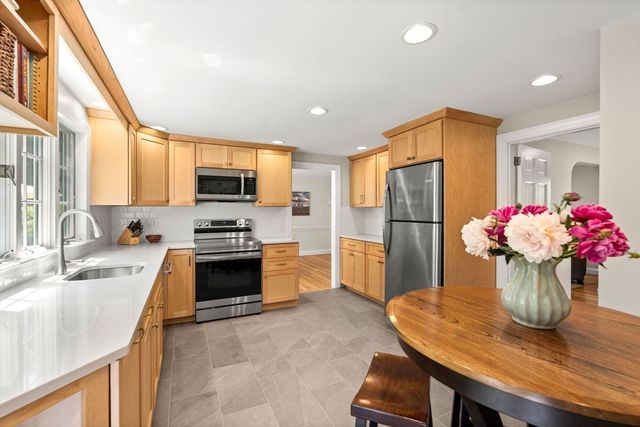1 Burnham Rd, Wenham, MA 01984