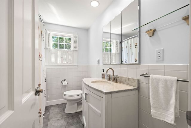 1 Burnham Rd, Wenham, MA 01984