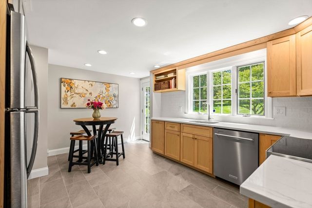 1 Burnham Rd, Wenham, MA 01984
