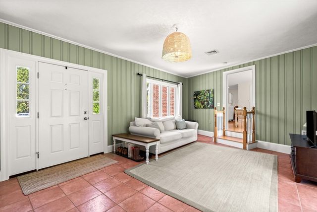 1 Burnham Rd, Wenham, MA 01984