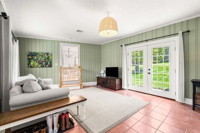 1 Burnham Rd, Wenham, MA 01984