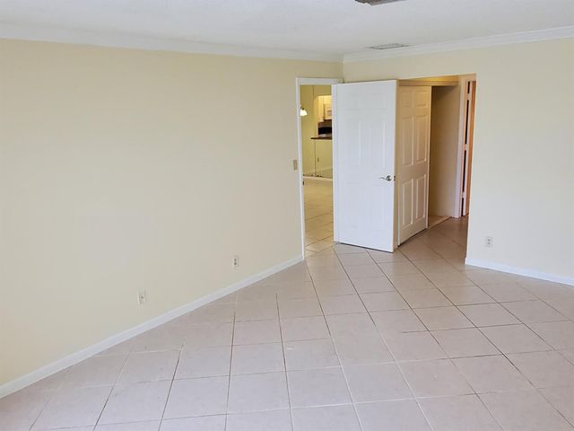4345 Lucerne Villas Lane, Lake Worth, FL 33467