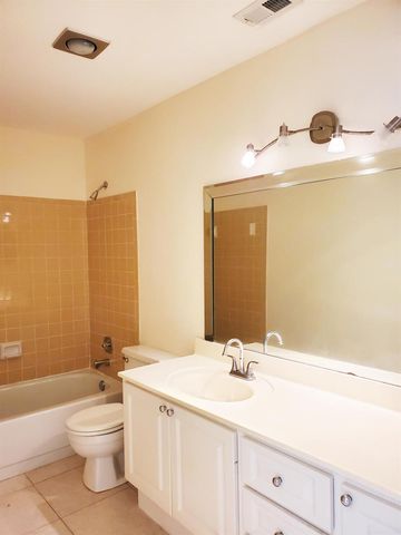 4345 Lucerne Villas Lane, Lake Worth, FL 33467
