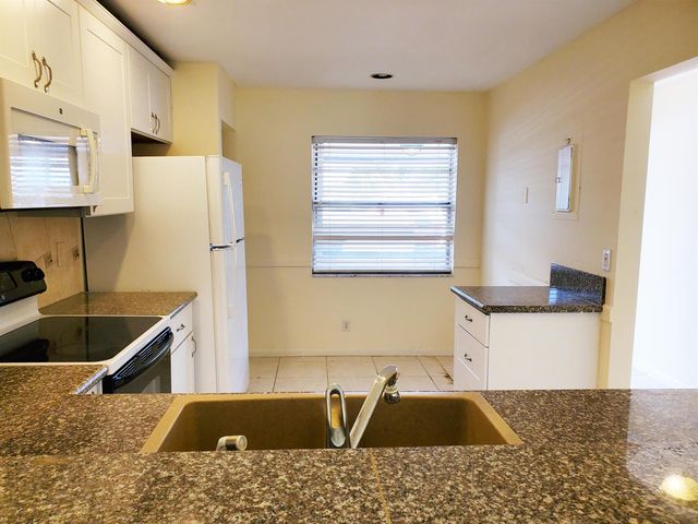 4345 Lucerne Villas Lane, Lake Worth, FL 33467