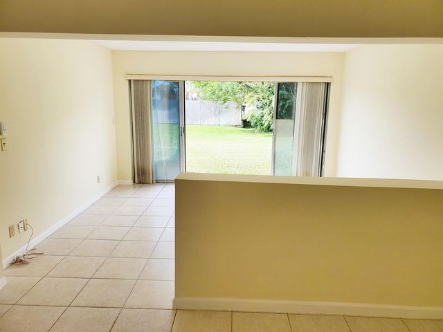 4345 Lucerne Villas Lane, Lake Worth, FL 33467