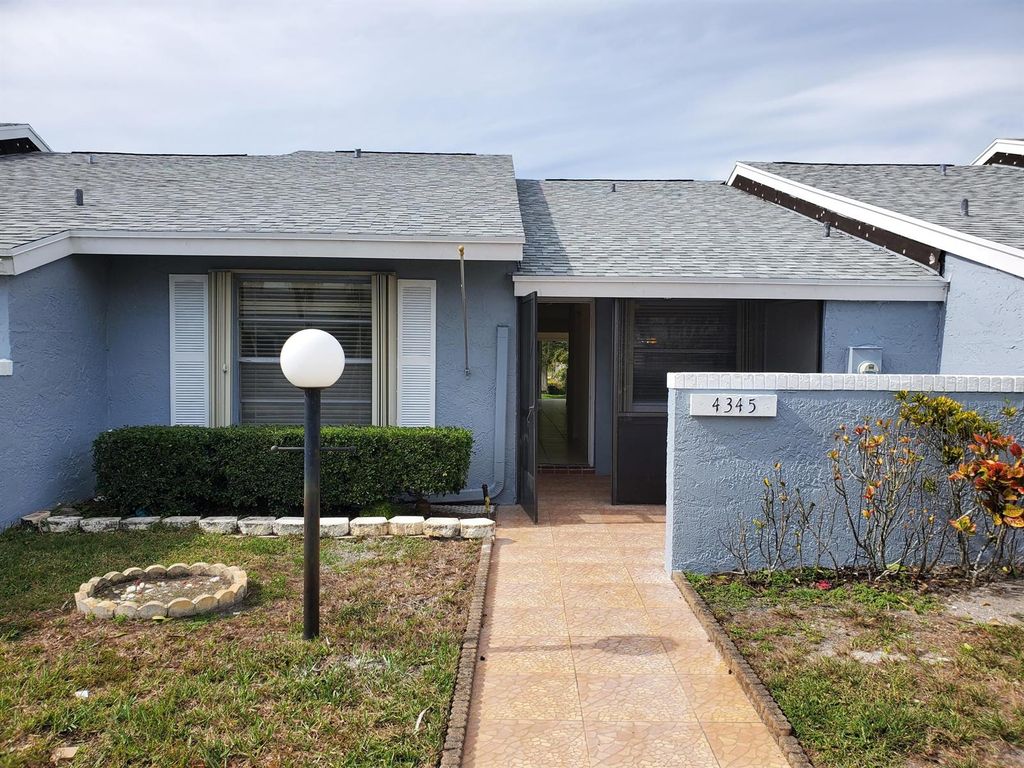 4345 Lucerne Villas Lane, Lake Worth, FL 33467