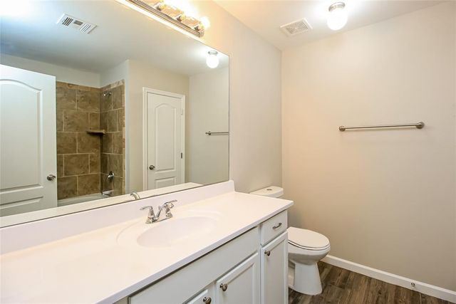 7108 Meadow Lake Drive, Yukon, OK 73099