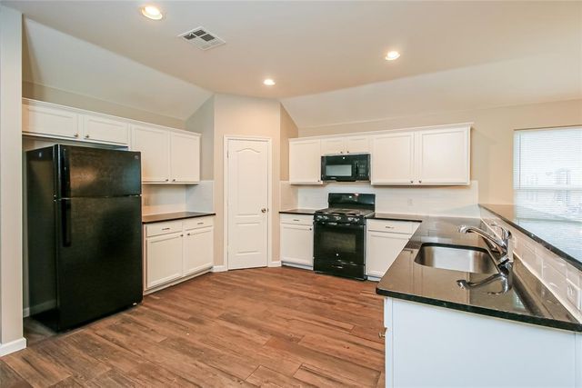 7108 Meadow Lake Drive, Yukon, OK 73099