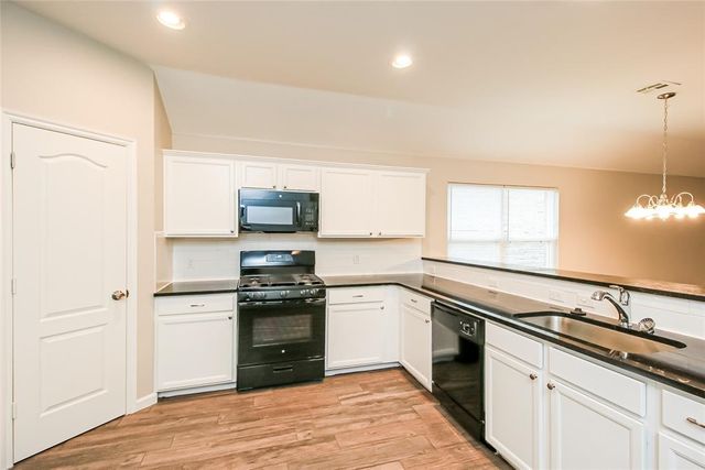 7108 Meadow Lake Drive, Yukon, OK 73099