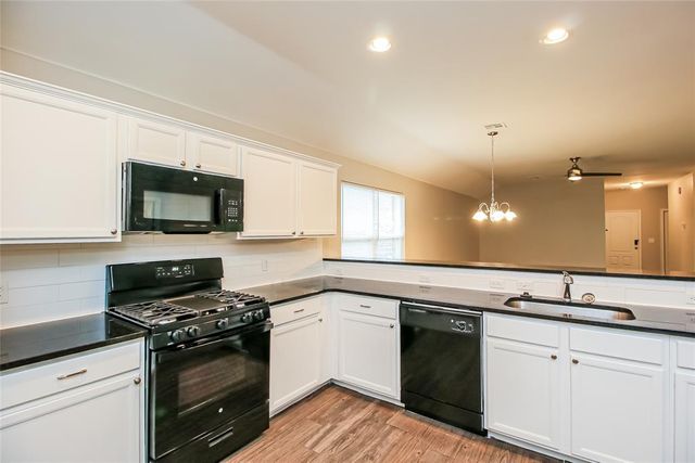 7108 Meadow Lake Drive, Yukon, OK 73099