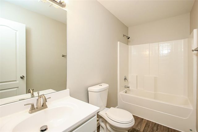 7108 Meadow Lake Drive, Yukon, OK 73099