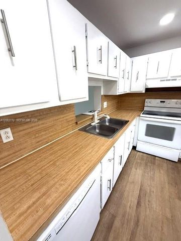 414 SE 10th Street 103, Dania Beach, FL 33004
