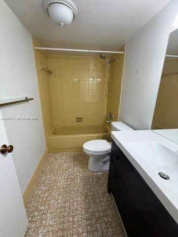 414 SE 10th Street 103, Dania Beach, FL 33004
