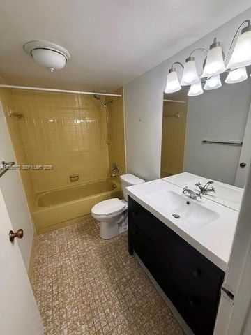 414 SE 10th Street 103, Dania Beach, FL 33004