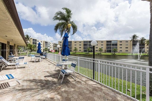 414 SE 10th Street 103, Dania Beach, FL 33004