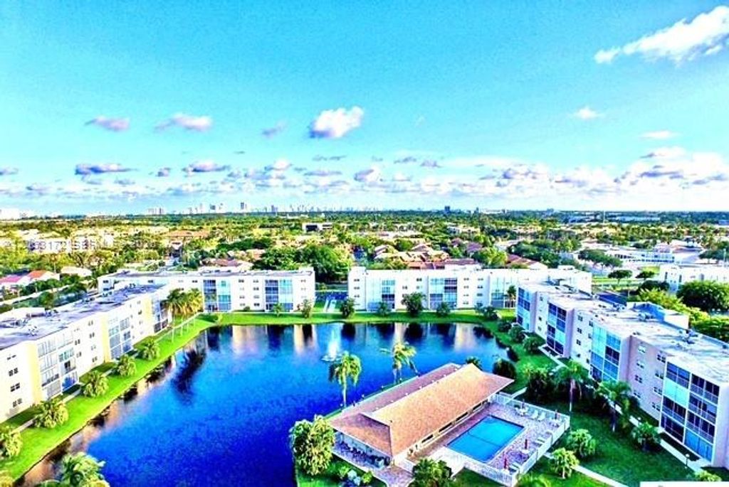 414 SE 10th Street 103, Dania Beach, FL 33004