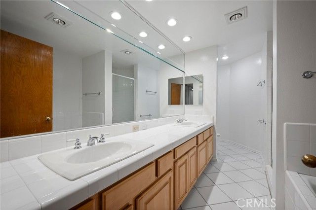 750 S Bundy 108, Los Angeles, CA 90049