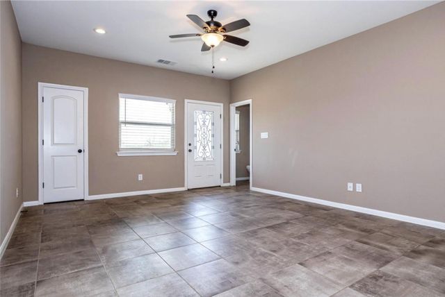 134 Honopu DR, Bastrop, TX 78602