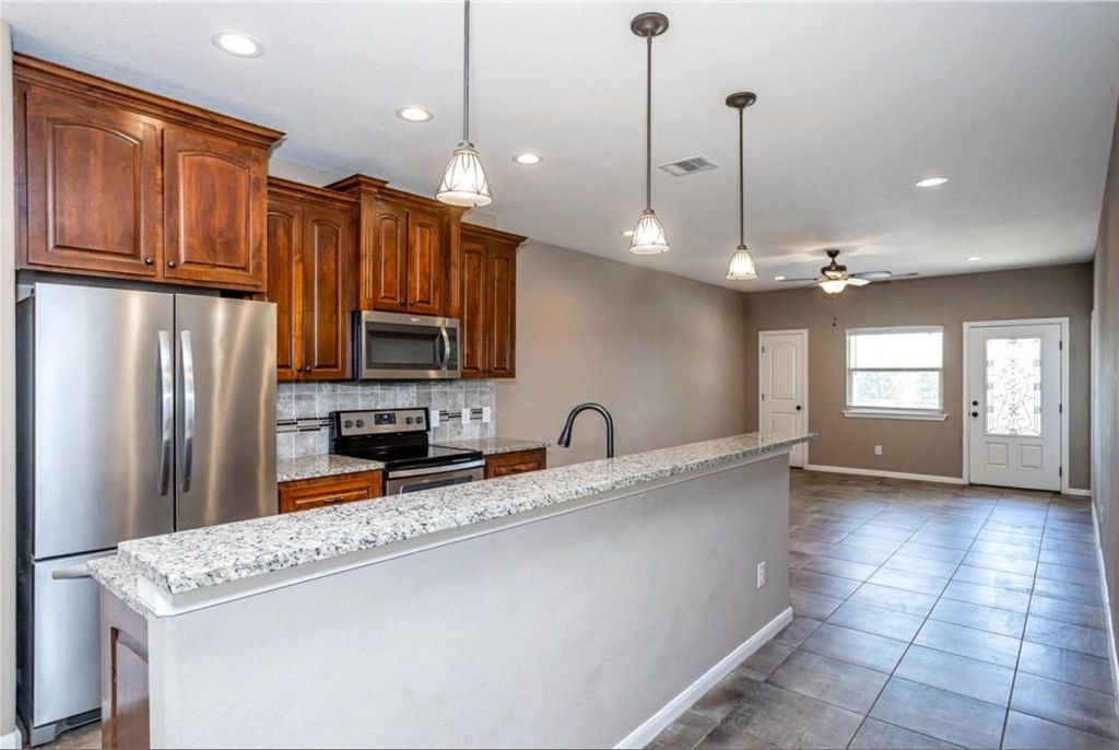 134 Honopu DR, Bastrop, TX 78602