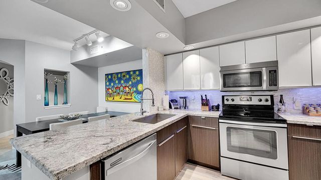 110 N Federal Highway 501, Fort Lauderdale, FL 33301