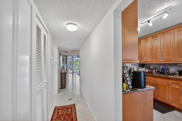 3326 Arcara Way 307, Greenacres, FL 33467