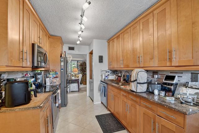 3326 Arcara Way 307, Greenacres, FL 33467