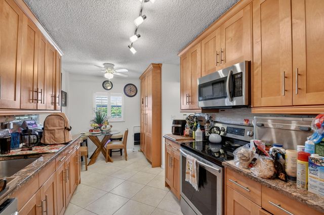 3326 Arcara Way 307, Greenacres, FL 33467