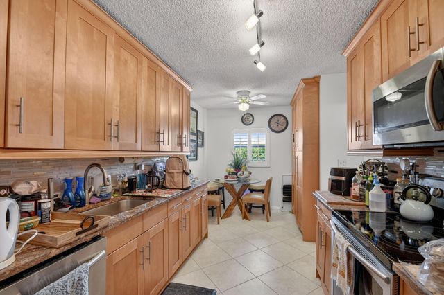 3326 Arcara Way 307, Greenacres, FL 33467