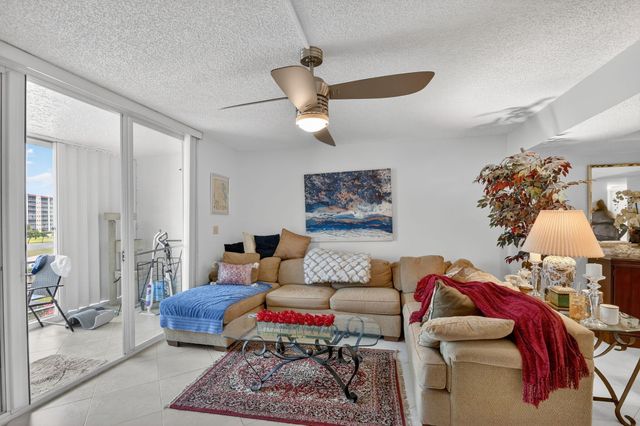 3326 Arcara Way 307, Greenacres, FL 33467