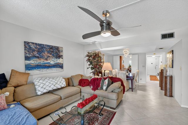 3326 Arcara Way 307, Greenacres, FL 33467