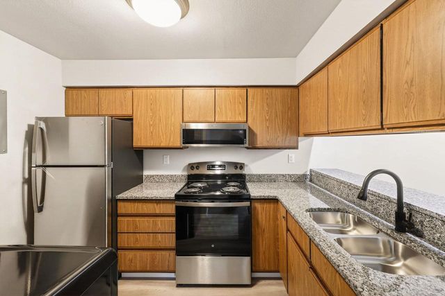 1507 Whispering Pines Way, Fitchburg, WI 53713