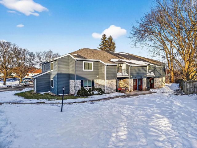 1507 Whispering Pines Way, Fitchburg, WI 53713