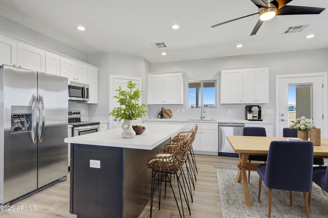 138 W Skylark Road, Pinetop, AZ 85935