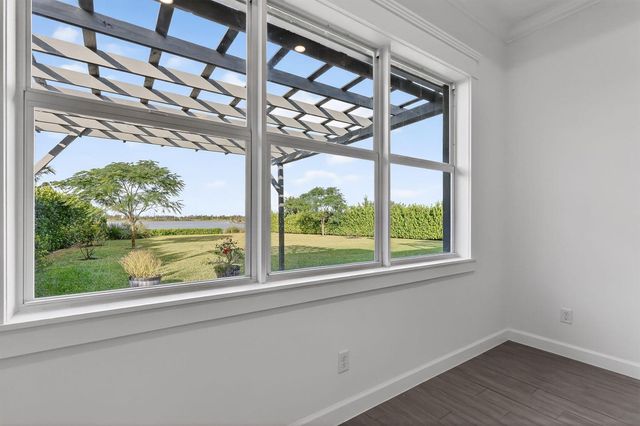 799 Hookline Circle, Loxahatchee, FL 33470